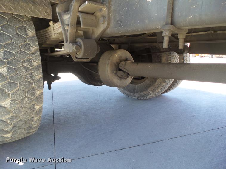 image for item L5537 2005 Ford F650 Super Duty rollback truck