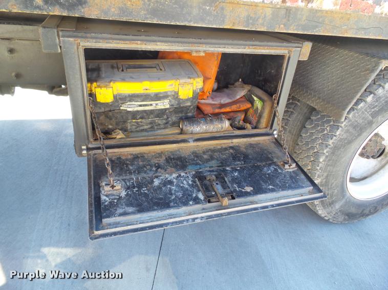 image for item L5537 2005 Ford F650 Super Duty rollback truck