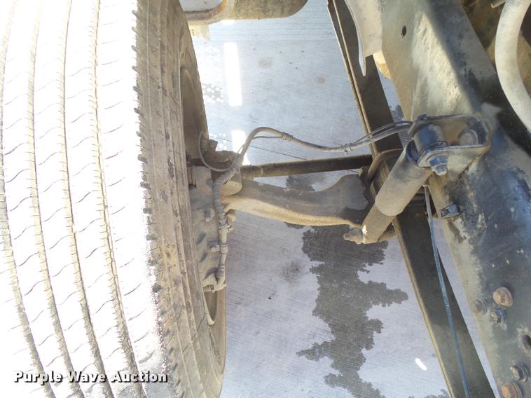 image for item L5537 2005 Ford F650 Super Duty rollback truck