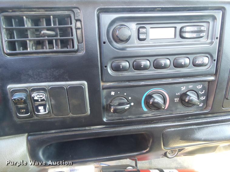 image for item L5537 2005 Ford F650 Super Duty rollback truck