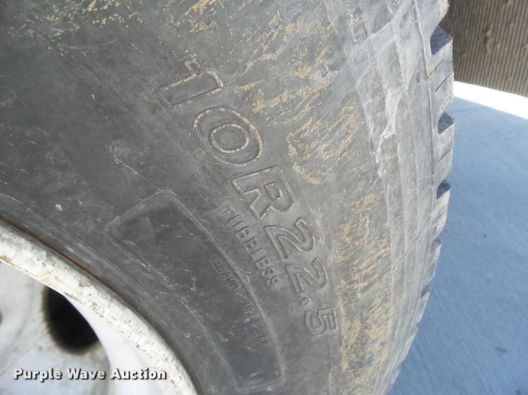 image for item L5537 2005 Ford F650 Super Duty rollback truck