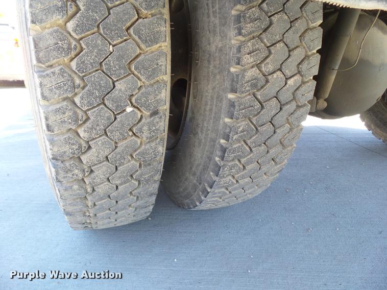 image for item L5537 2005 Ford F650 Super Duty rollback truck