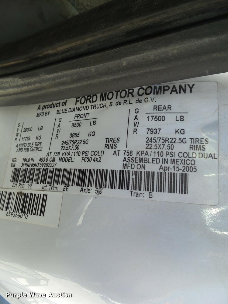 image for item L5537 2005 Ford F650 Super Duty rollback truck