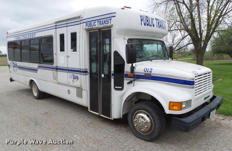image for item CB9998 2001 International 3400 shuttle bus