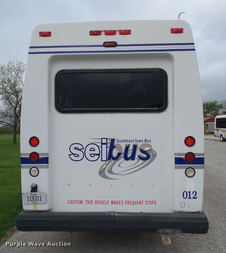 image for item CB9998 2001 International 3400 shuttle bus