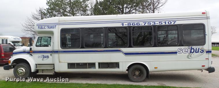 image for item CB9998 2001 International 3400 shuttle bus