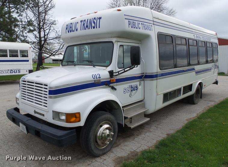 image for item CB9998 2001 International 3400 shuttle bus