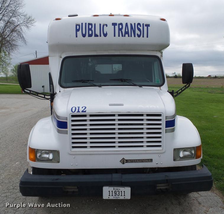 image for item CB9998 2001 International 3400 shuttle bus