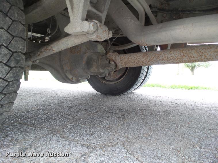 image for item CB9998 2001 International 3400 shuttle bus