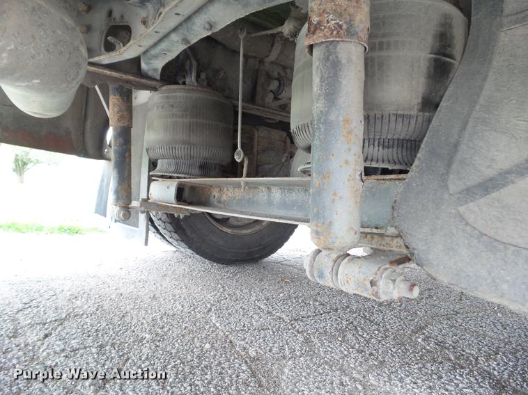 image for item CB9998 2001 International 3400 shuttle bus