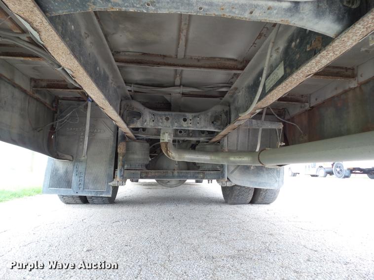 image for item CB9998 2001 International 3400 shuttle bus