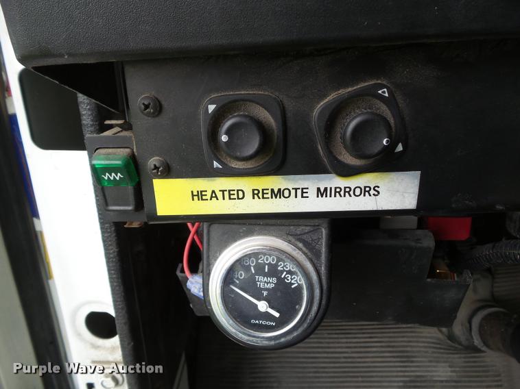 image for item CB9998 2001 International 3400 shuttle bus