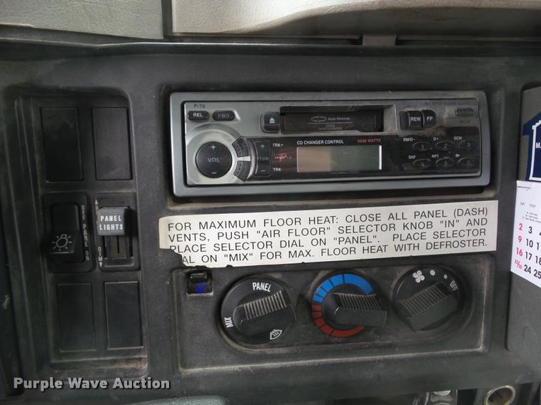 image for item CB9998 2001 International 3400 shuttle bus