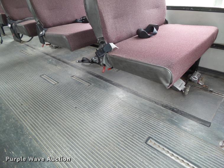 image for item CB9998 2001 International 3400 shuttle bus