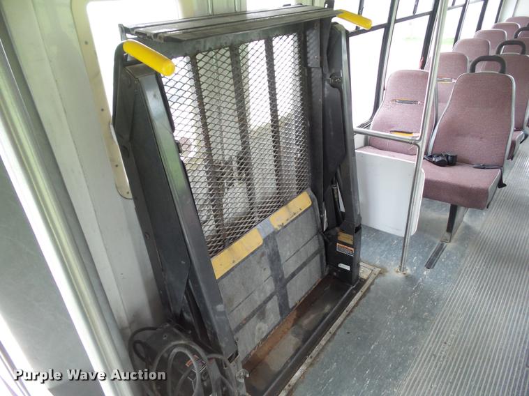 image for item CB9998 2001 International 3400 shuttle bus