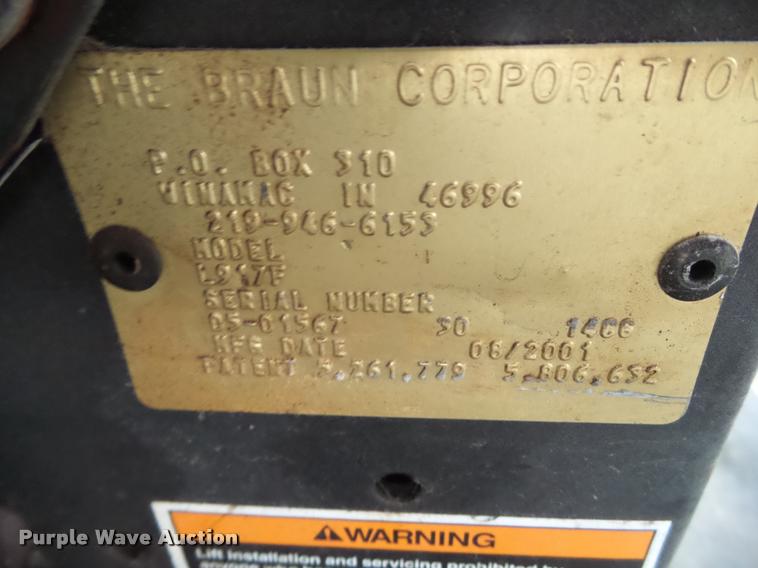 image for item CB9998 2001 International 3400 shuttle bus