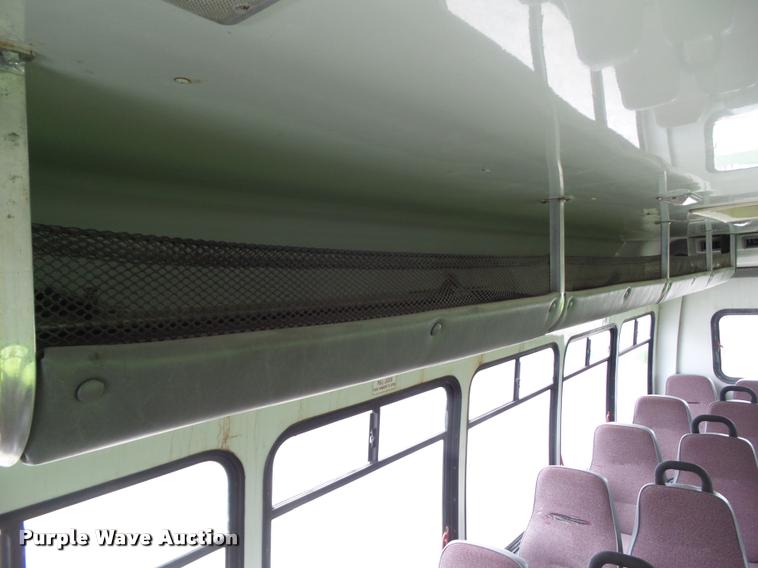 image for item CB9998 2001 International 3400 shuttle bus