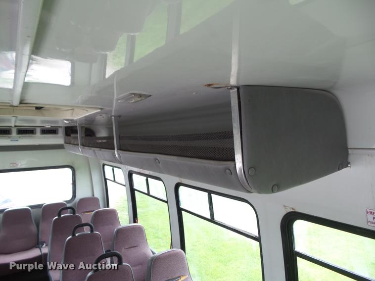 image for item CB9998 2001 International 3400 shuttle bus