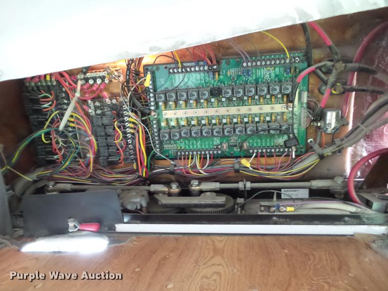 image for item CB9998 2001 International 3400 shuttle bus