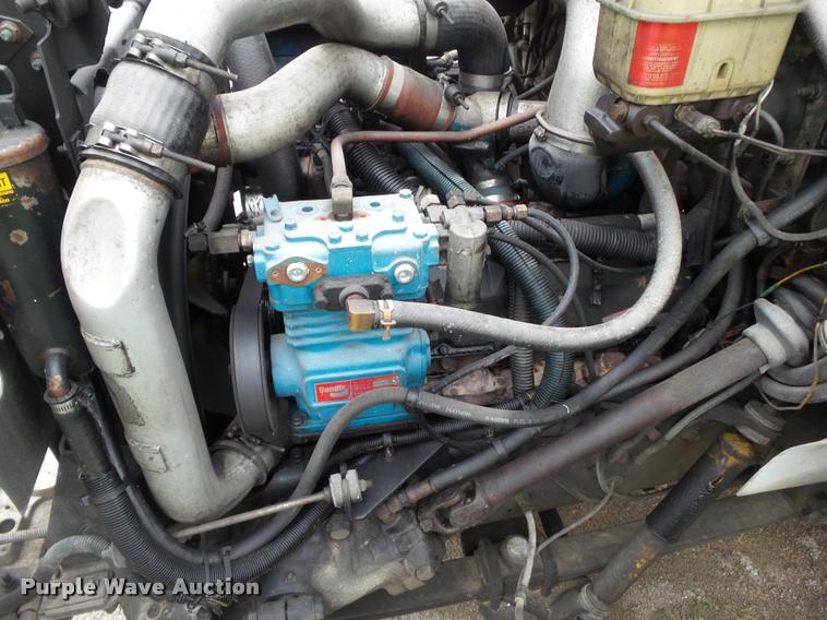 image for item CB9998 2001 International 3400 shuttle bus