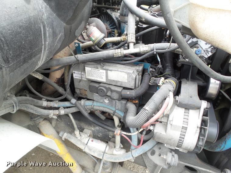 image for item CB9998 2001 International 3400 shuttle bus