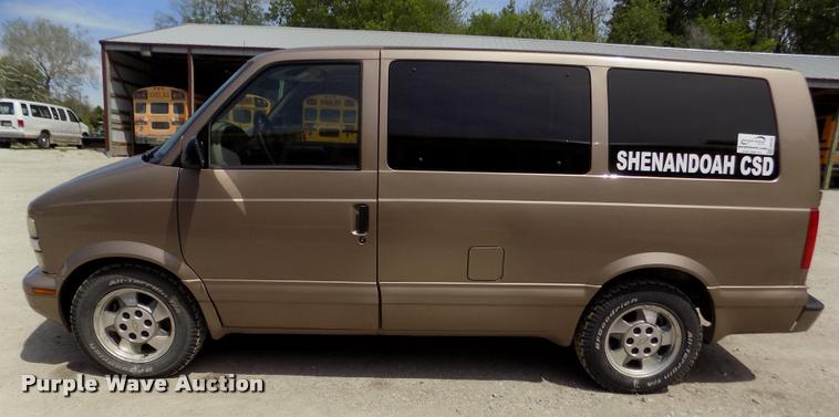 image for item DA0700 2003 Chevrolet Astro van