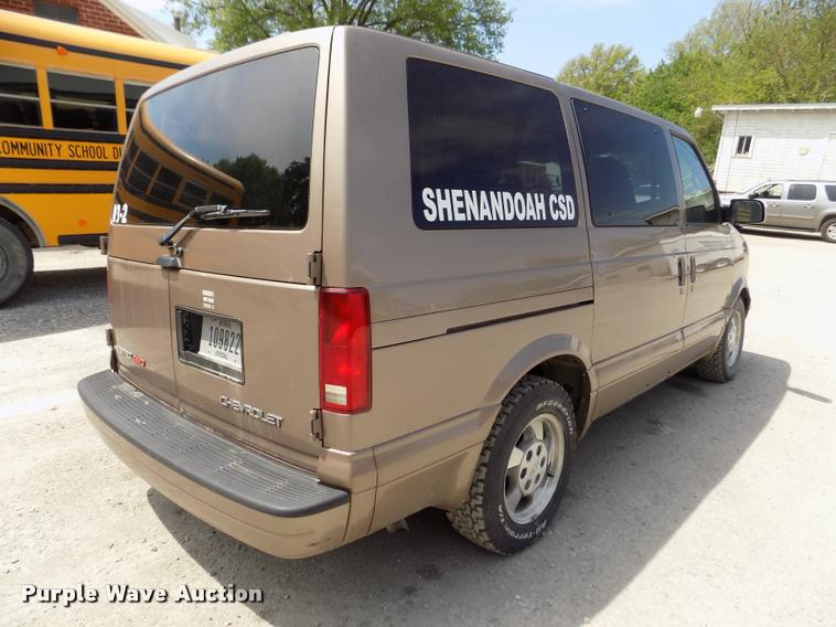 image for item DA0700 2003 Chevrolet Astro van