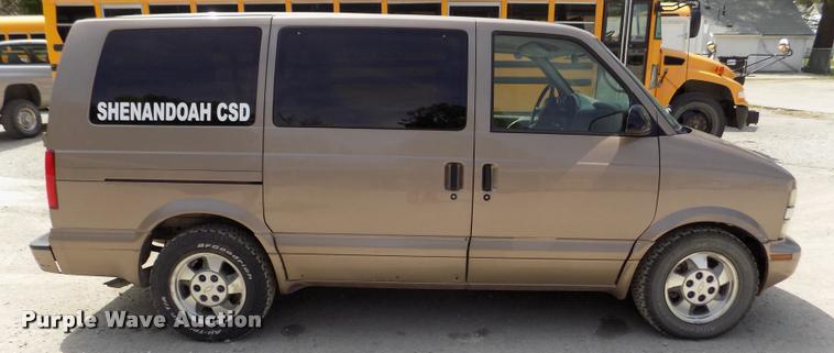 image for item DA0700 2003 Chevrolet Astro van