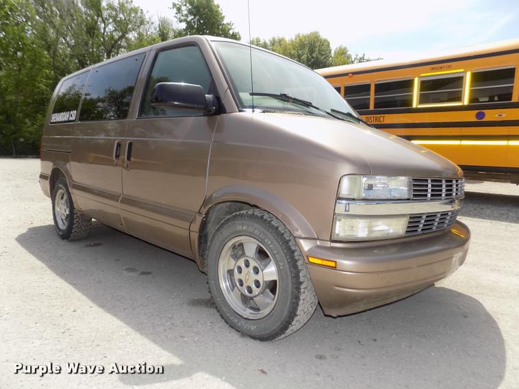 image for item DA0700 2003 Chevrolet Astro van