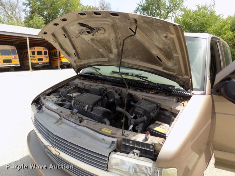 image for item DA0700 2003 Chevrolet Astro van