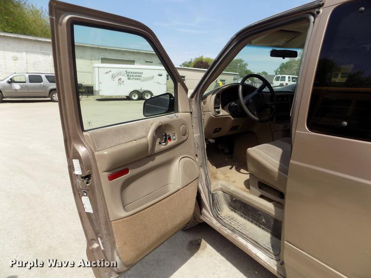 image for item DA0700 2003 Chevrolet Astro van