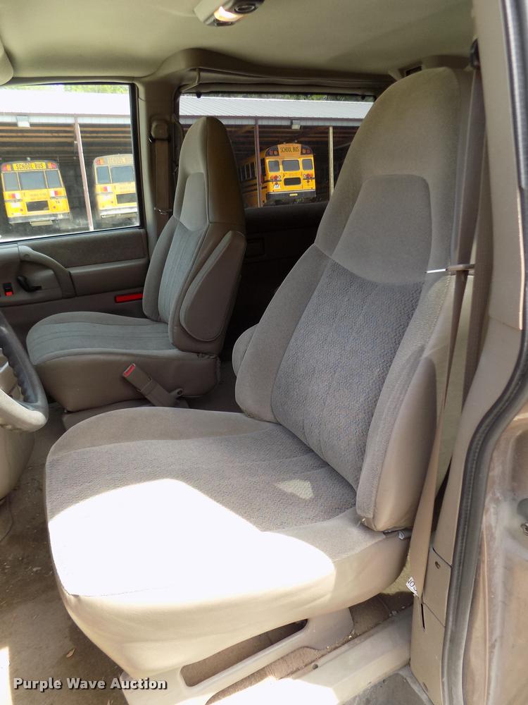 image for item DA0700 2003 Chevrolet Astro van