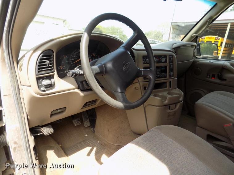 image for item DA0700 2003 Chevrolet Astro van