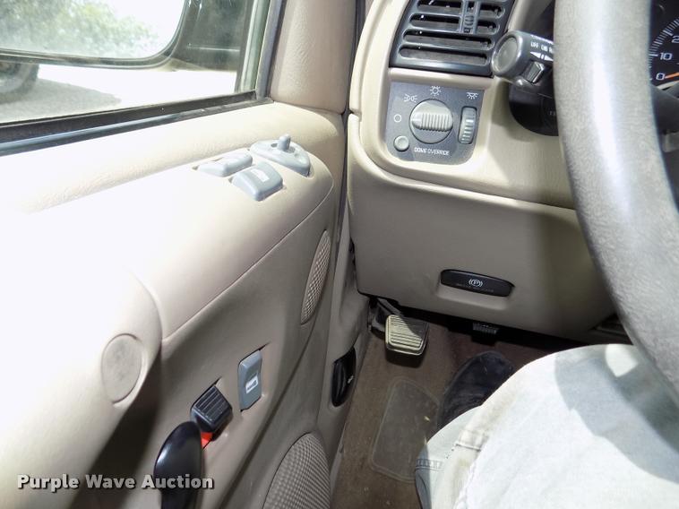 image for item DA0700 2003 Chevrolet Astro van