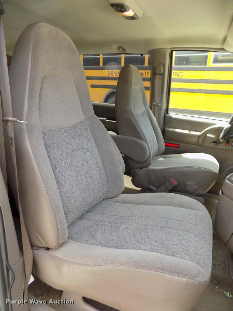 image for item DA0700 2003 Chevrolet Astro van