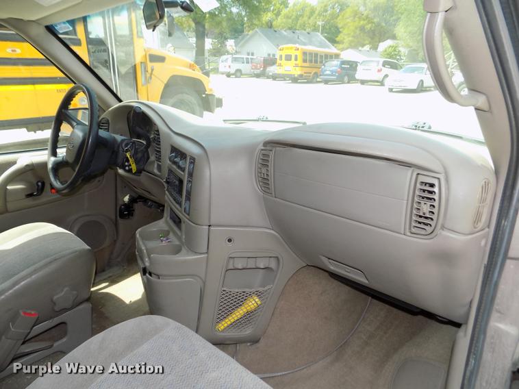 image for item DA0700 2003 Chevrolet Astro van
