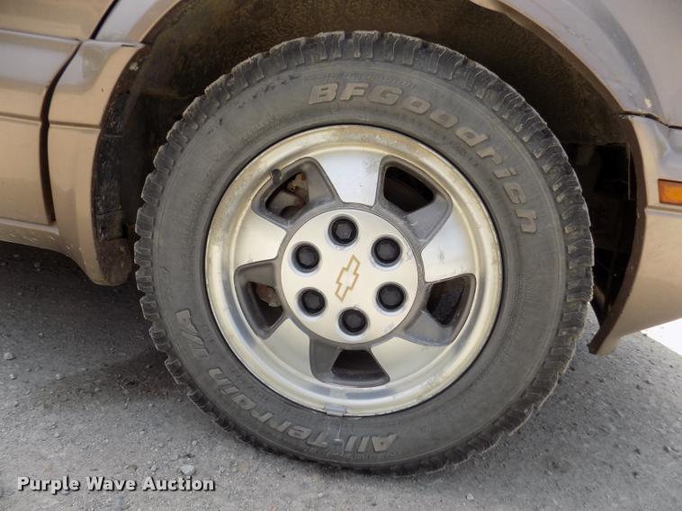 image for item DA0700 2003 Chevrolet Astro van