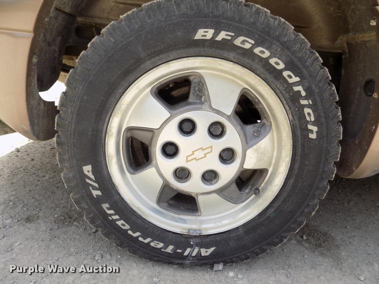 image for item DA0700 2003 Chevrolet Astro van