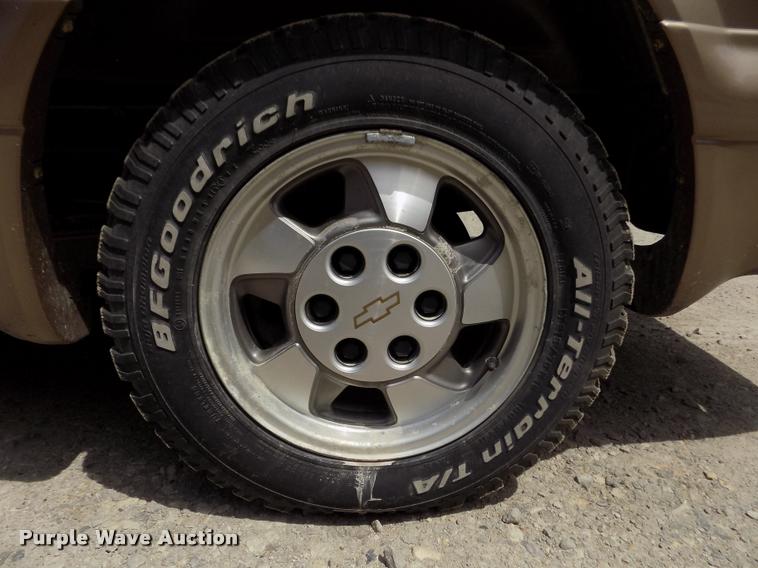 image for item DA0700 2003 Chevrolet Astro van