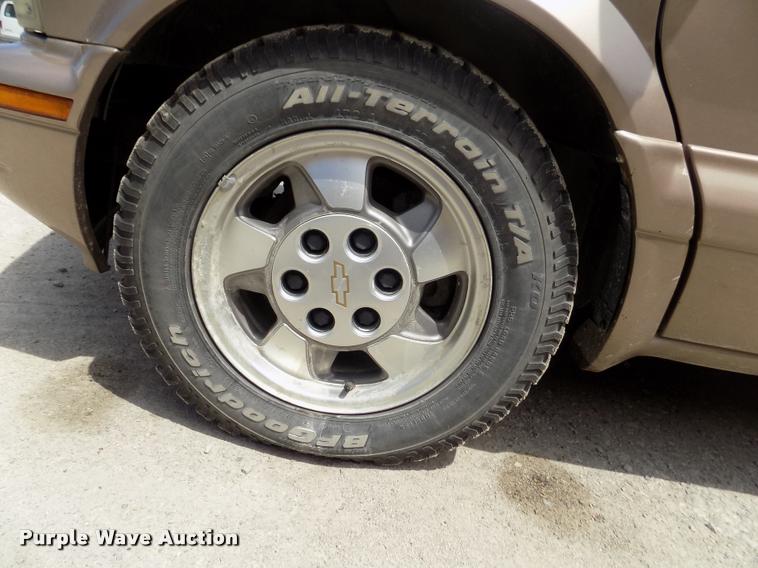 image for item DA0700 2003 Chevrolet Astro van