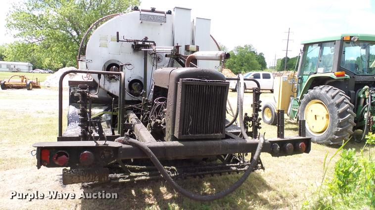 image for item DA6122 1977 Ford F600 oil distributor truck