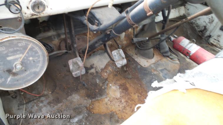 image for item DA6122 1977 Ford F600 oil distributor truck