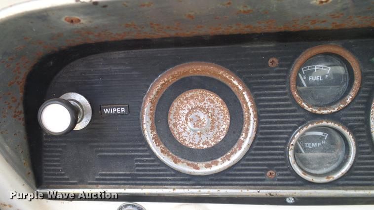 image for item DA6122 1977 Ford F600 oil distributor truck