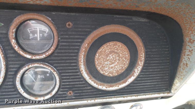 image for item DA6122 1977 Ford F600 oil distributor truck