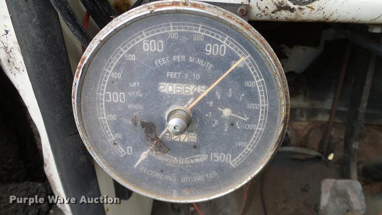 image for item DA6122 1977 Ford F600 oil distributor truck