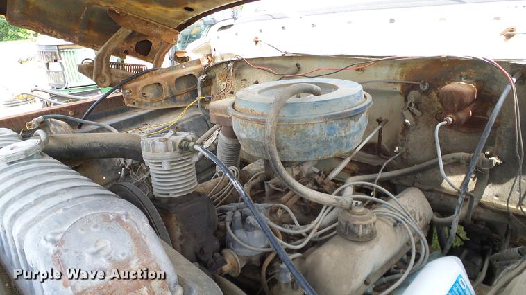 image for item DA6122 1977 Ford F600 oil distributor truck