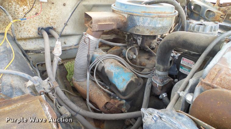 image for item DA6122 1977 Ford F600 oil distributor truck