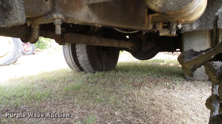 image for item DA6122 1977 Ford F600 oil distributor truck