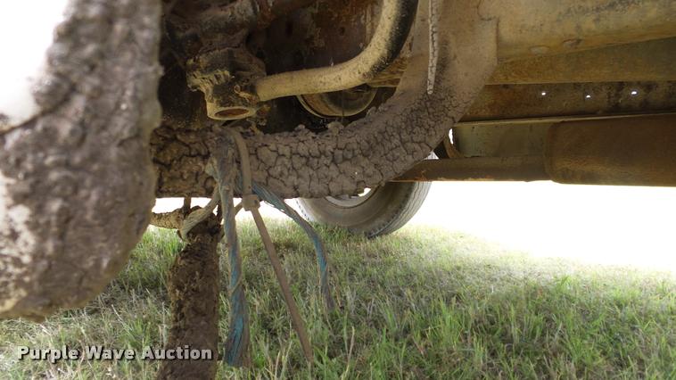 image for item DA6122 1977 Ford F600 oil distributor truck