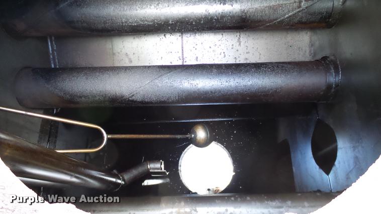 image for item DA6122 1977 Ford F600 oil distributor truck